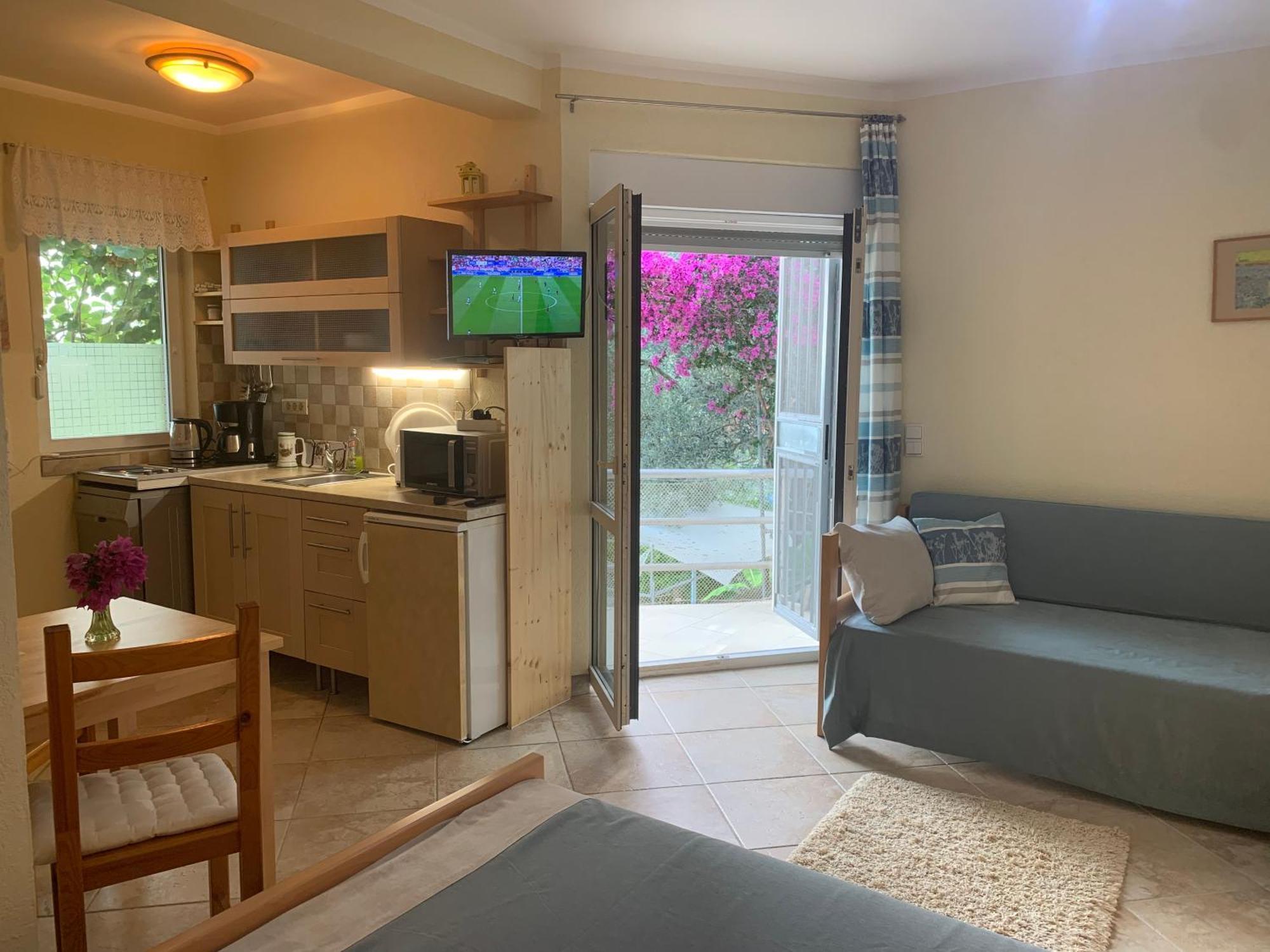 Apartments Mirian Petrovac Екстер'єр фото