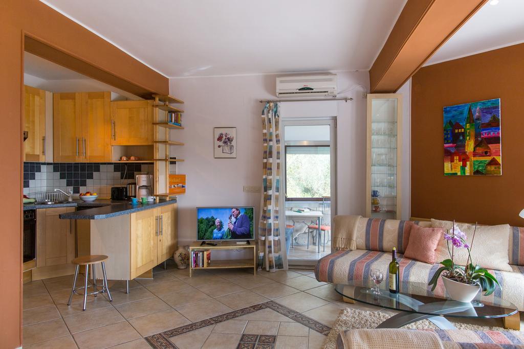 Apartments Mirian Petrovac Екстер'єр фото